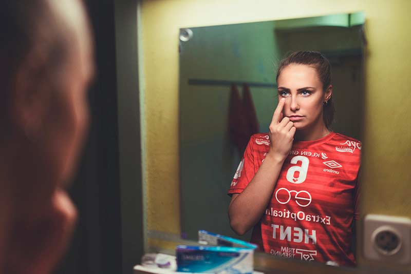 moa från byåsen som har på seg linser